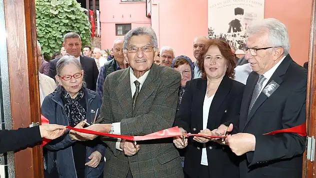 Ödemiş'te Atatürk ve Cumhuriyet konulu minyatür sergisi açıldı