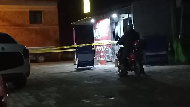 ÖDEMİŞ'TE BİR MARKETE SİLAHLI SALDIRI