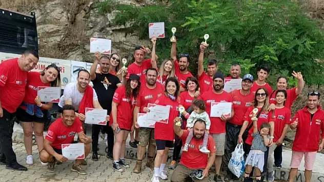 ÖDEMİŞ'TE HEYECAN YARATAN OFF-ROAD'DA DERECEYE GİRENLER ÖDÜLLERİNİ ALDI