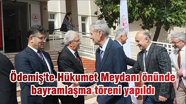 Ödemiş'te Hükumet Meydanı önünde bayramlaşma töreni yapıldı