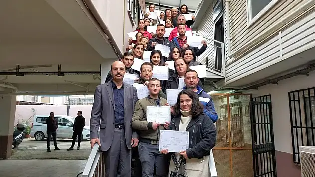 ÖDEMİŞ'TE KURSLARINI BİTİREN KURSİYERLER BELGELERİNİ ALDI