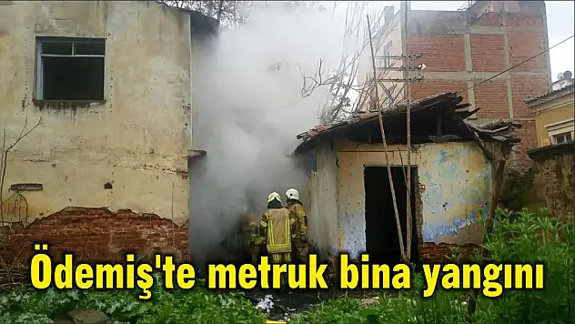 Ödemiş'te metruk bina yangını