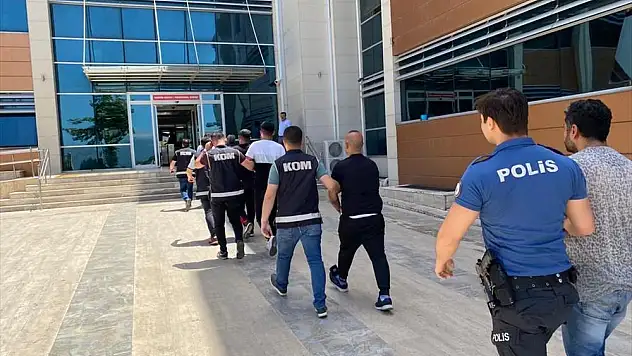 Ödemiş'te şantaj yaptıkları iddiasıyla 3 kişi tutuklandı