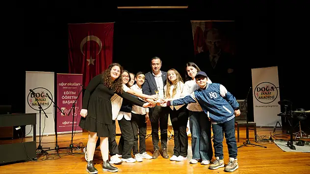 Öğrenciler arası müzik yarışması, coşku içinde geçti