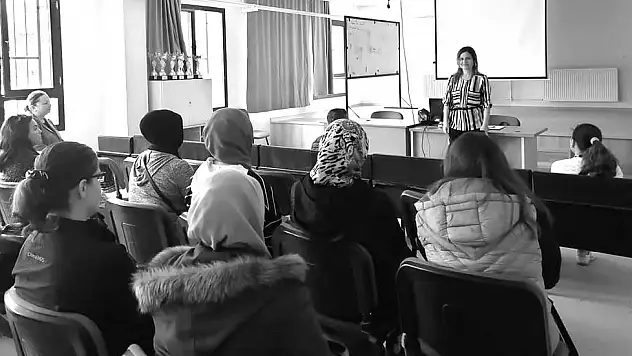 OKUL BAŞARISINDA AİLENİN ROLÜ VE SINIR KOYMA SEMİNERİ