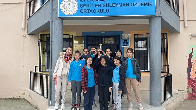 Okullar arası yıldız kızlar futbol turnuvasında 2. olduk