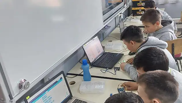 OKULUMUZDA TEMEL ROBOTİK VE KODLAMA ÇALIŞMALARI