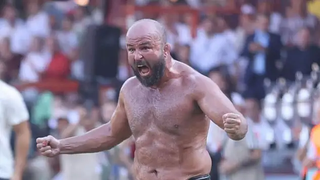 Orhan Okulu, altın kemeri kuşandı