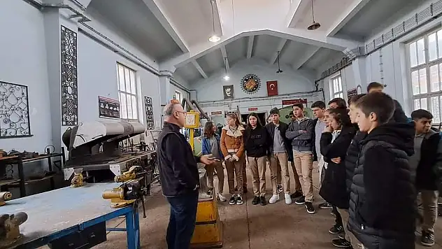 ORTAÖĞRETİM ÖĞRENCİLERİNE MESLEKİ EĞİTİMİ TANITIYORUZ