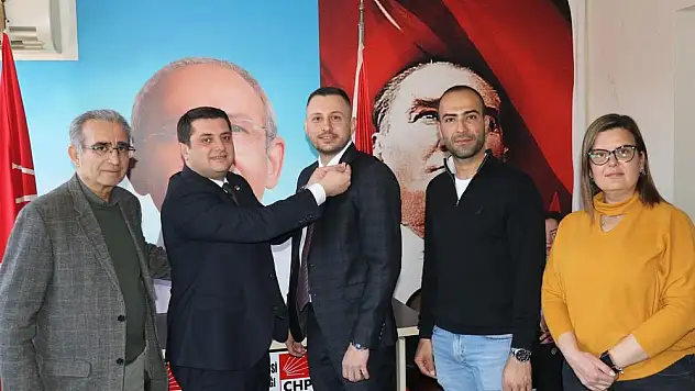 Özefe Turizm Sahibi Mehmet Armağan Özden’e CHP Rozeti