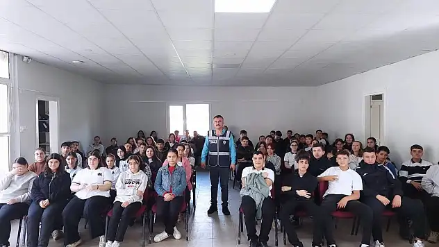 Polis, Öğrencilerle 'Huzurlu  Eğitim ' Üzerine Buluştu