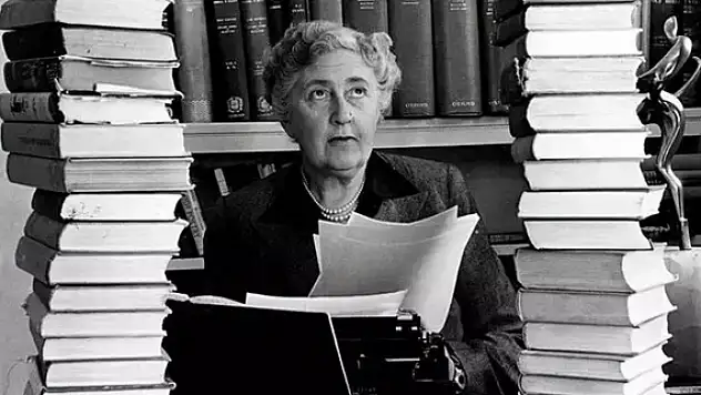 Romanlar gerçek oldu, Gerilim- polisiye yazarı Agatha Cristie’nin evinde mahsur kaldılar