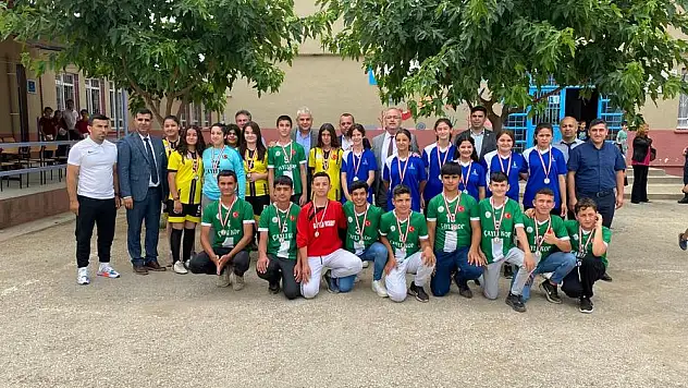 ŞAMPİYONLAR ÇAYLI'DAN