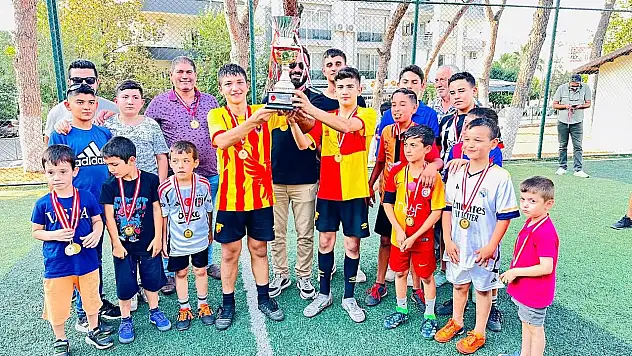 Şampiyonluk Kupası Büyükkemerdere Mahalle Camii'nin Oldu