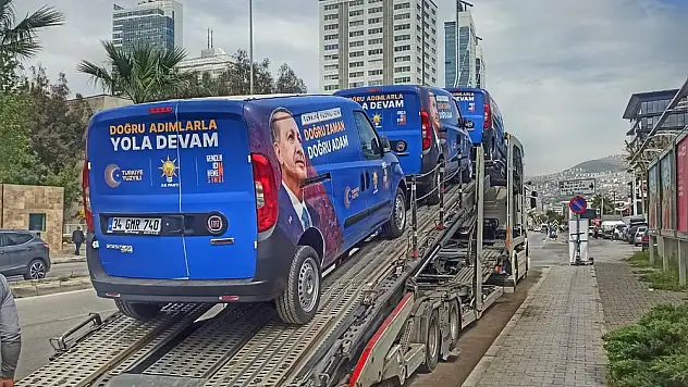 Seçim için tır dolusu sıfır araba geldi