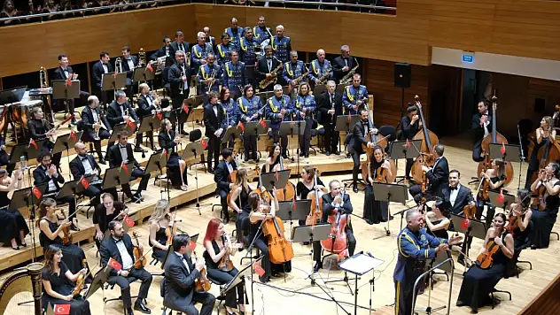 Tarihi Tire Belediyesi Armoni Bandosu ve Senfoni Orkestrası ile müzik şöleni
