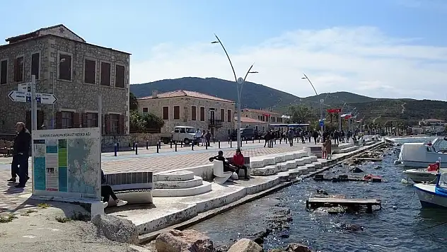 Tatil sezonu Foça’da başladı