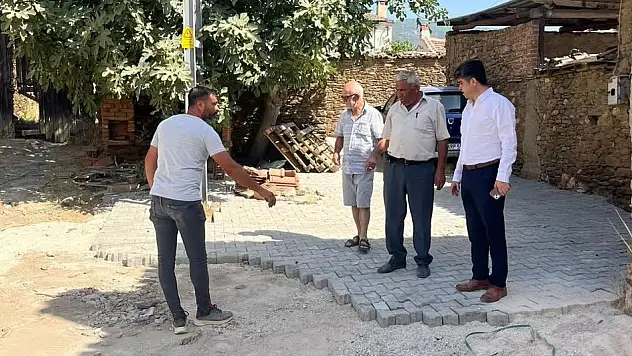 Tire Belediyesi'nden Kırsala Hizmet: Derebaşı Mahallesi'nde Kilit Parke Çalışması