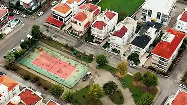 Tire Belediyesi'nden Park ve Yeşil Alanlarda Bakım Çalışması