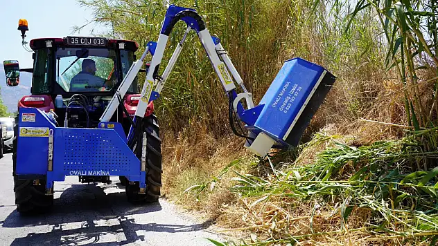 Tire Belediyesi Yeni Traktörüyle Trafik Güvenliği ve Orman Yangınlarına Karşı Temizlik Çalışmaları Devam Ediyor