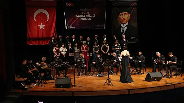Tire Belediyesi Türk Sanat Müziği Korosu, Yaz Mevsimine “Merhaba” Demek İçin Muhteşem Bir Konser Verdi