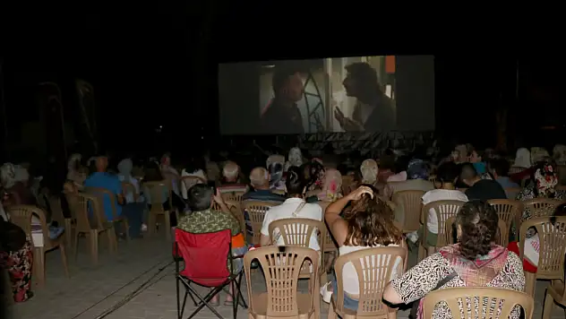 Tire Büyükkale Mahallesi'nde Açıkhava Film Gösterimi