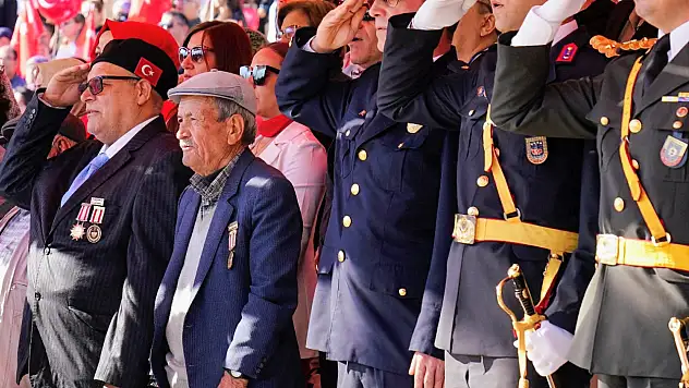 Tire, Cumhuriyet Bayramı'nı Coşkuyla Kutladı