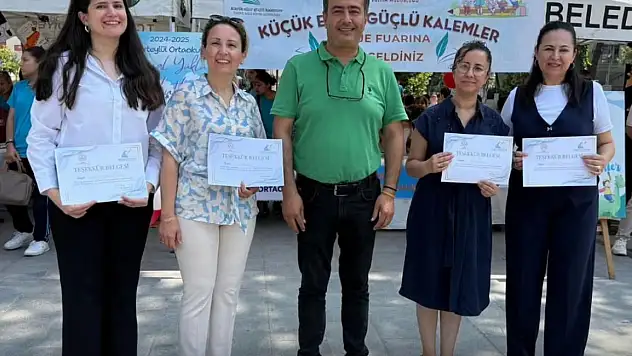 Tire'de Geleceğin Yazarları Sahne Aldı: Kalemler Konuştu, Alkışlar Yükseldi