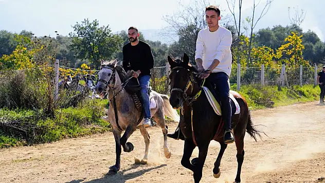 Tire'de Geleneksel Rahvan At Yarışları Nefes Kesti!