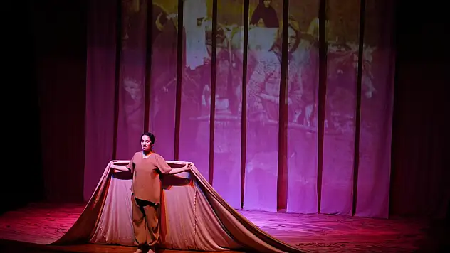 Tire'de 'Kurtuluşun Kadınları' Tiyatro Gösterisi Sahnelendi