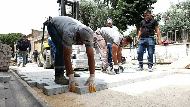 Tire'de Saraçlar Çarşısı'nda Üstyapı Çalışmaları Başladı