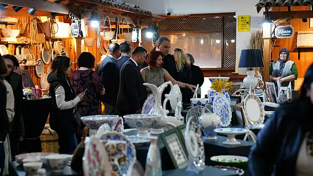 Tire Kent Müzesi'nde Rengarenk Çini Sergisi