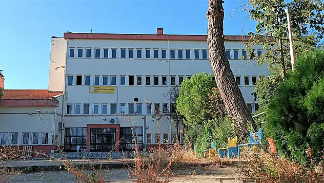 Tire Mesleki ve Teknik Anadolu Lisesi’nde Bakım ve Onarım Çalışmaları Başladı