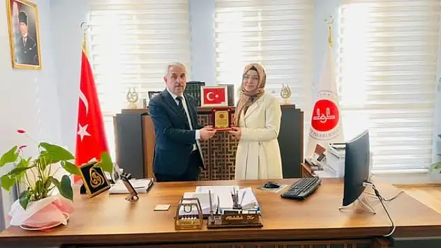 TİRE MÜFTÜLÜĞÜ, 20 YILLIK KUR'AN KURSU ÖĞRETİCİSİ ARZU BOZKURT'U UĞURLADI