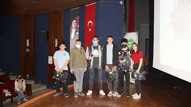 Tire'de Öğrencilere 'Mutlu Bakış' Bilgilendirme Toplantısı