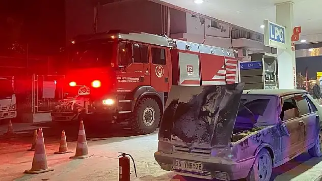 TİRE'DE OTOMOBİL ALEV ALDI