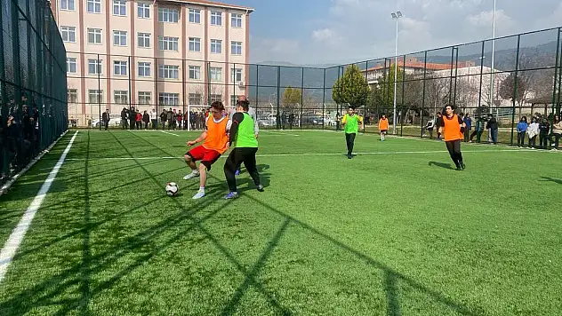 TOAL öğrencileri halı sahanın mutluluğunu yaşıyor