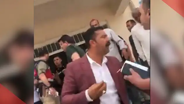 Toplu oy kullanımını engellemeye giden avukatlar okula sokulmadı