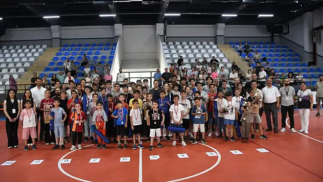 Torbalı'da 10. Ulusal Egemenlik Satranç Turnuvası Nefes Kesti