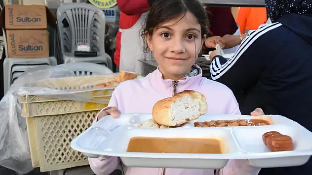 Torbalı'da depremzede vatandaşlar için dayanışma iftarı