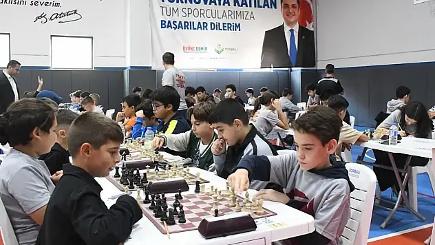Truva Akademi'nin Minik Satranç Ustalarından Büyük Başarı