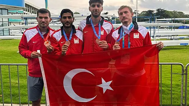 Türk Kürek Milli Takımı Çin’de Madalyalarla Parlıyor!