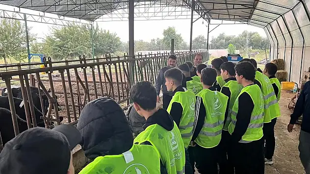 Ülkü Ocakları Ödemiş İlçe Başkanlığı'ndan Hayvancılık Öğrenme ve Üretim Merkezi'ne Ziyaret