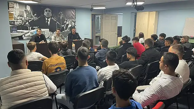 Ülkü Ocakları Ödemiş'te 'Cumhuriyet ve Türk Devlet Geleneği' Semineri Düzenlendi