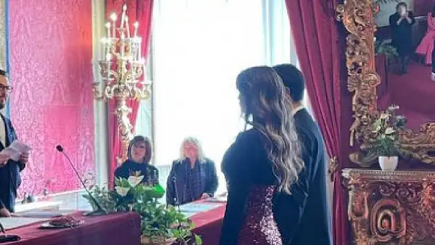 Ünlü oyuncudan çifte düğün