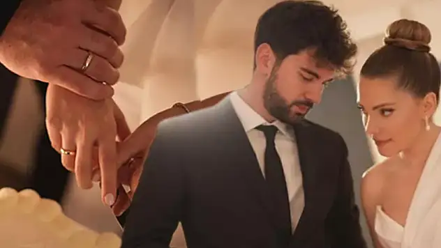 Yasak Elma’nın Yıldız’ı nişanlandı