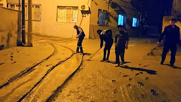 YENİ DÖKÜLEN BETONU TAHRİP ETTİ! SİYASİ SABOTAJ MI, VANDALLIK MI?