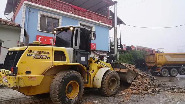 YENİÇİFTLİK'TE BEKLENEN YOL YENİLEME ÇALIŞMASI BAŞLADI