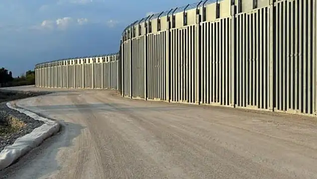 Yunanistan, Türkiye sınırındaki çelik çitten duvarı turizme açacak