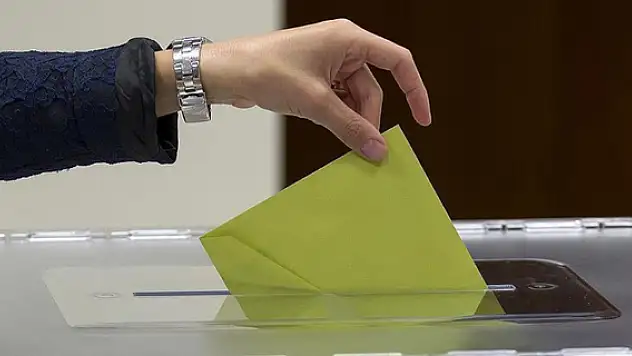 Yurt dışında oy kullanma işlemi sürüyor